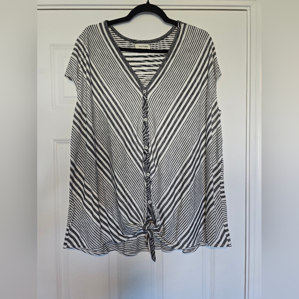Max Studio Black and White Striped Tie Bottom Shirt